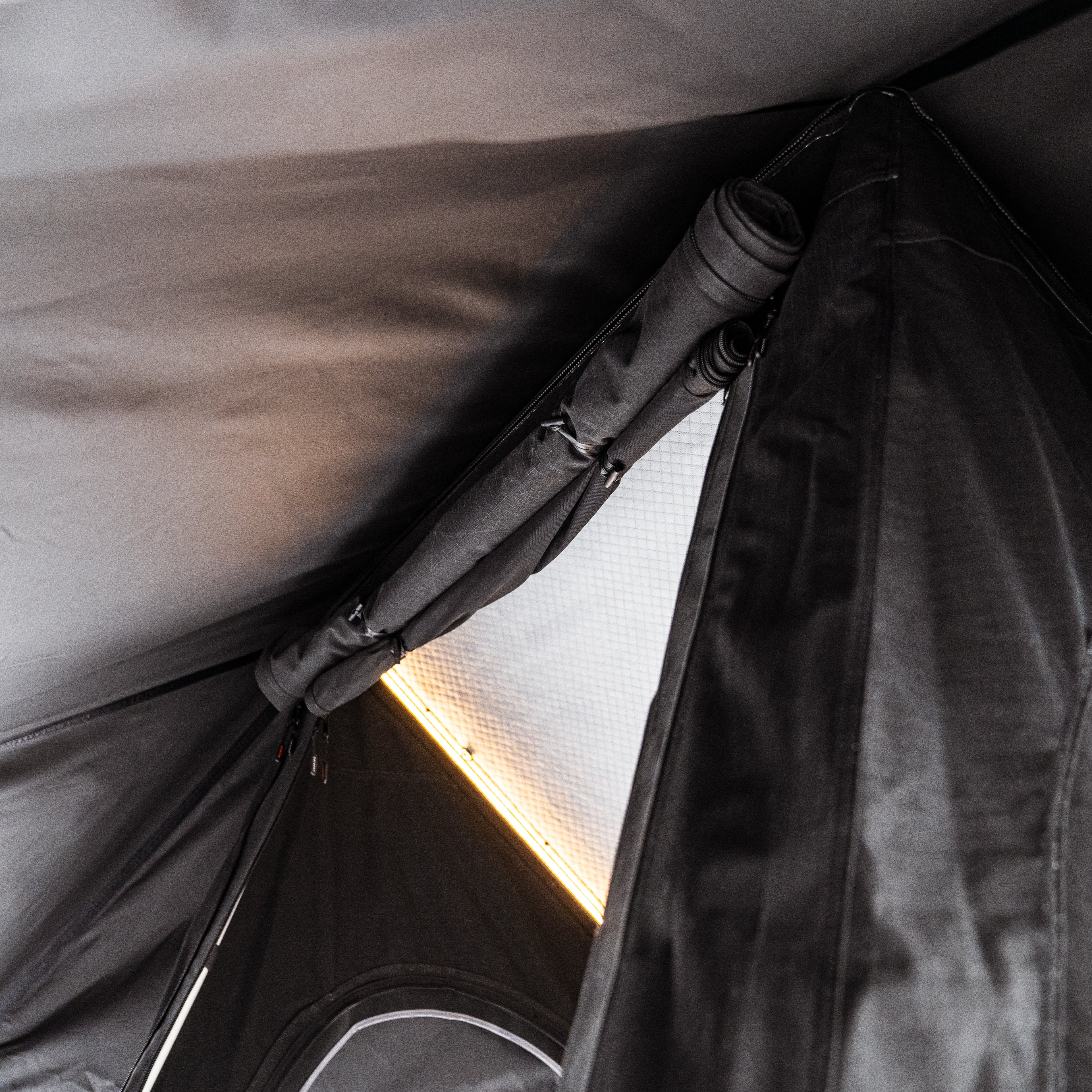 MT Godzilla PRO 1.4 Rooftop Tent