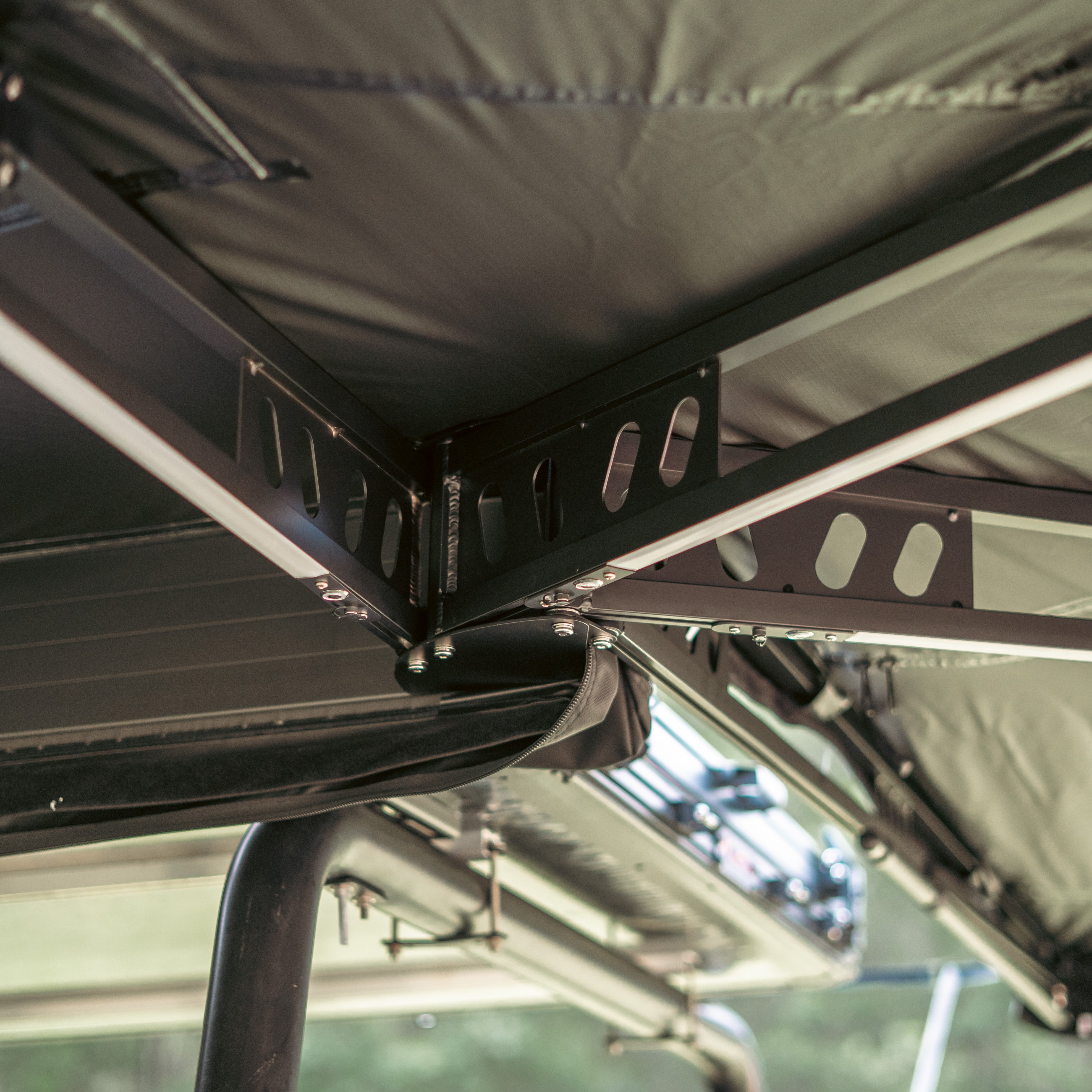 MT Godzilla 1.3/1.4 Rooftop Tent & 270 PLUS Awning Package